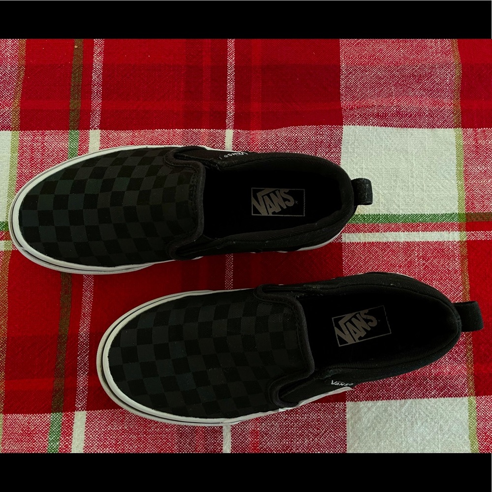 Kids Checkerboard slipon Vans shoes, wore 2 times very good condition like new.